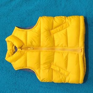 Yellow puffer vest Old Navy 2t